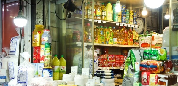 انبارهای کالاهای اساسی پر است و مشکلی در تأمین وجود ندارد